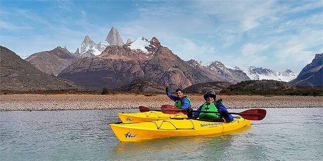 A row that runs through De las Vueltas river valley immersed in an impressive landscape of mountains and glaciers.