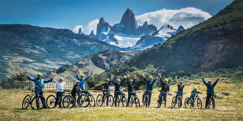 Pedalea por bosques y arroyos de monta&ntilde;a, disfrutando de impactantes vistas del cord&oacute;n Del Bosque y el macizo del Fitz Roy.
