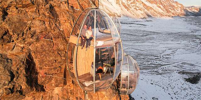 Half-day excursion combining trekking + via ferrata, a snack and a visit to capsules suspended almost 300 meters high.